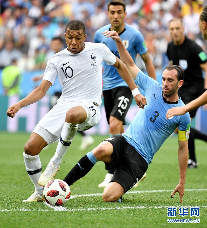 三后卫出球 三后卫出球