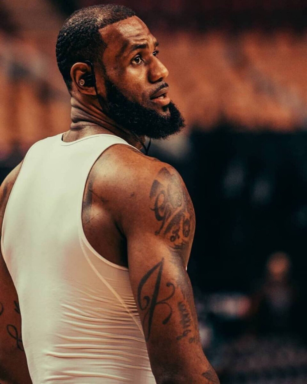 明确两侧盯 明确两侧盯